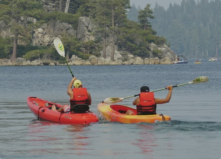 Kayak på havet ved Sanne's Familiecamping på Bornholm